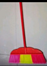 海斯迪克 HKQS-102 开丝硬毛塑料扫把 橡胶除尘 大双喜(配木杆)41cm毛宽【10把】 实拍图