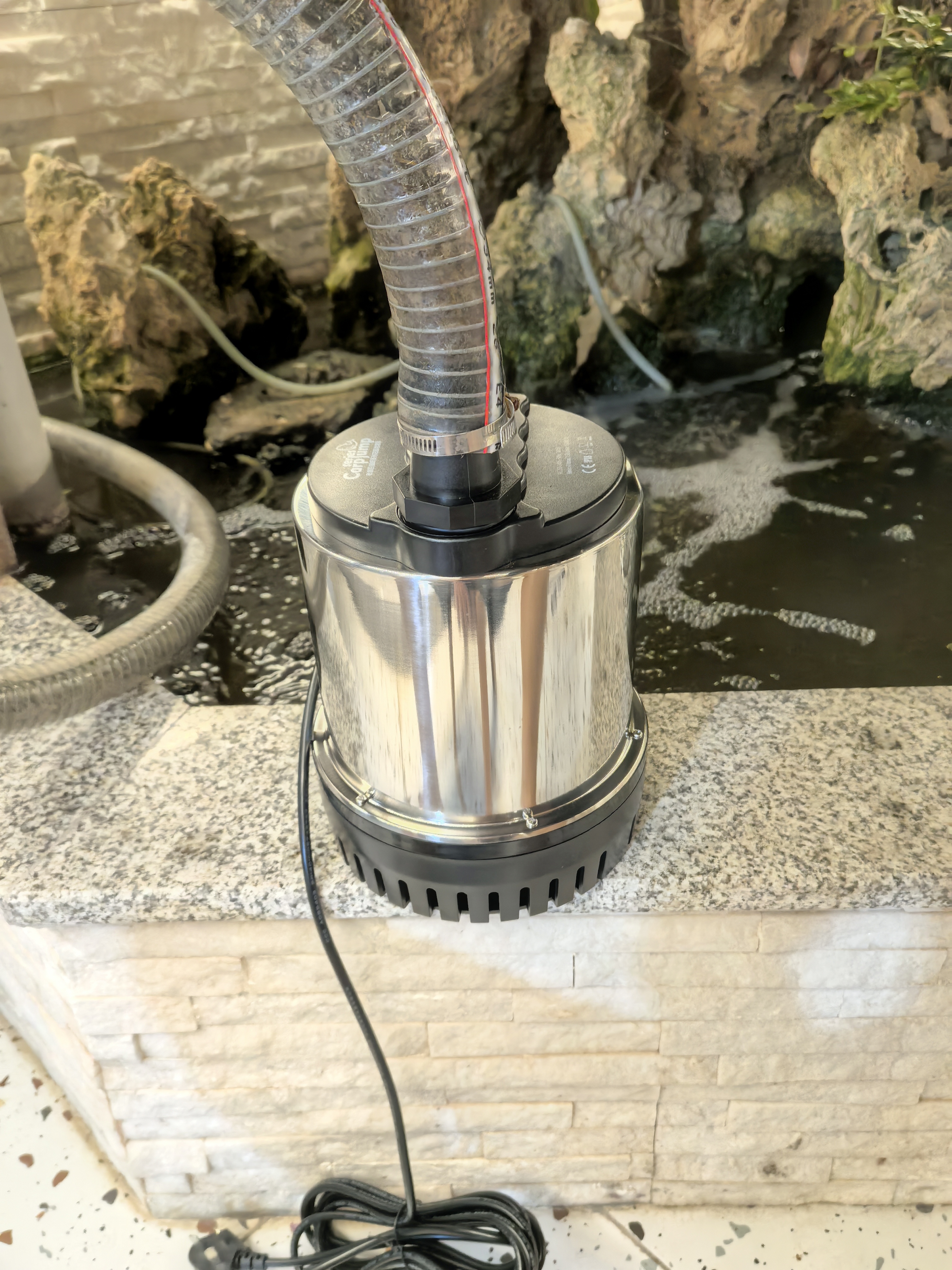 老漁匠鱼池循环过滤器水泵户外假山流水喷泉抽水吸水不锈钢大流量潜水泵 【新一代】360瓦流量每小时1万5升7.5米扬程 池塘泵-直通式 实拍图