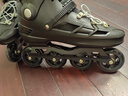 斯威（SWAY）轮滑鞋成人男女溜冰鞋休闲平花专业滑轮鞋大学生初学者滑冰旱冰鞋 黑【一体支架】 42 日常鞋码(42-44) 实拍图