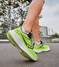 Saucony索康尼驭途17跑鞋男减震透气训练鞋跑步运动鞋子RIDE17 荧光绿兰220 42.5 实拍图