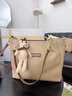 纪诗哲包包女包轻奢侈2025年新款女士单肩斜挎托特包送老婆女友生日礼物 卡其色【2025年百搭时尚款】 【品牌礼盒装】 实拍图