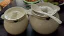 豪尊（HAOZUN）带滤网陶瓷猪油罐耐高温家用带盖五谷杂粮食品级荤油辣椒油专用罐 1400ML猪油罐(过滤+带勺)奶白 如图 实拍图