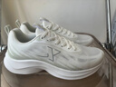 特步男鞋运动鞋男秋季运动户外跑步鞋男轻质皮面减震旅游鞋休闲鞋 帆白/山岚绿/猫眼灰 (皮面保暖) 42 实拍图