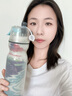 虎式飞跃喷雾运动水杯儿童学生喷水杯子夏季运动户外保冷壶降温补水塑料杯 海岸线【可喷雾】 590ml 实拍图