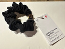 lululemon丨Uplifting 女士带徽标发圈 LW9FDGS 黑色 O/S 实拍图