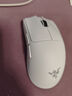 雷蛇（Razer）毒蝰v3pro专业版 轻量化无线游戏鼠标 人体工程学设计宏电竞鼠标  lol吃鸡CSGO瓦罗兰特鼠标 白色（轻约55克 自带8KHZ接收器） 实拍图