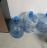 韩禾水桶纯净水桶饮水机桶大号桶装水桶食品级储水桶加厚矿泉水接水桶 18.9升PC材质（手提式拧盖）款 实拍图