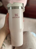 STANLEY拎拎杯吸管杯水杯保温杯大容量办公车载不锈钢杯子887ML-晶粉色 实拍图