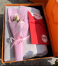 香微（XIANGWEI）送妈妈生日礼物实用40母亲婆婆50岁60长辈女士手提包包女包2025年 杏色【礼袋礼盒装+花束丝巾】 【康乃馨刺绣，长辈喜欢的礼物】 实拍图