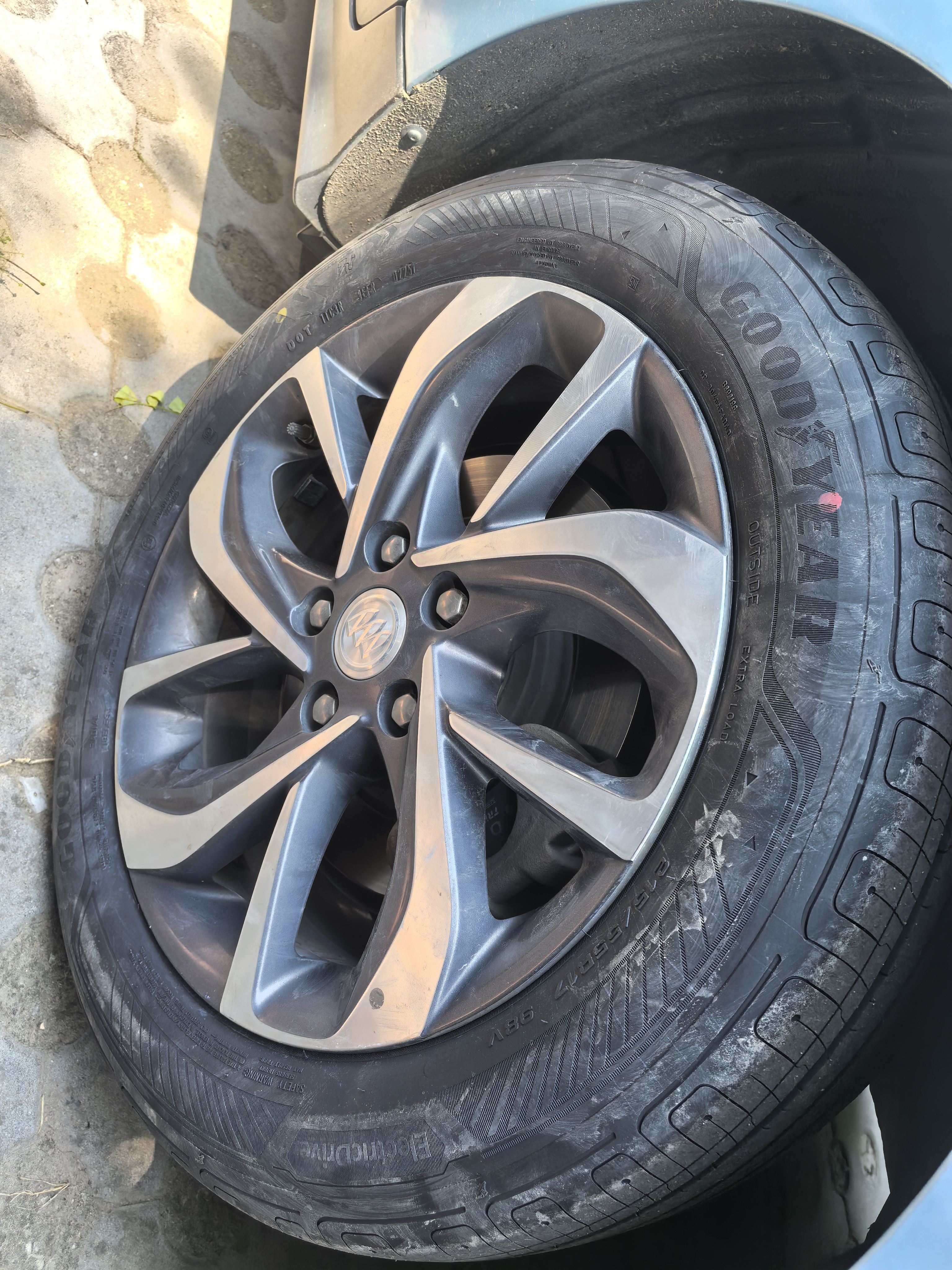 固特异（Goodyear） 汽车轮胎 215/55R17 98V ELECTRIC DRIVE E锐乘 秦PRO 新帕萨特 实拍图
