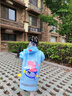 牧萌 儿童雨衣男女童带书包位宝宝幼儿园小学生雨鞋套装防水卡通雨披 浅蓝火箭恐龙 M码（建议身高95-105cm） 实拍图