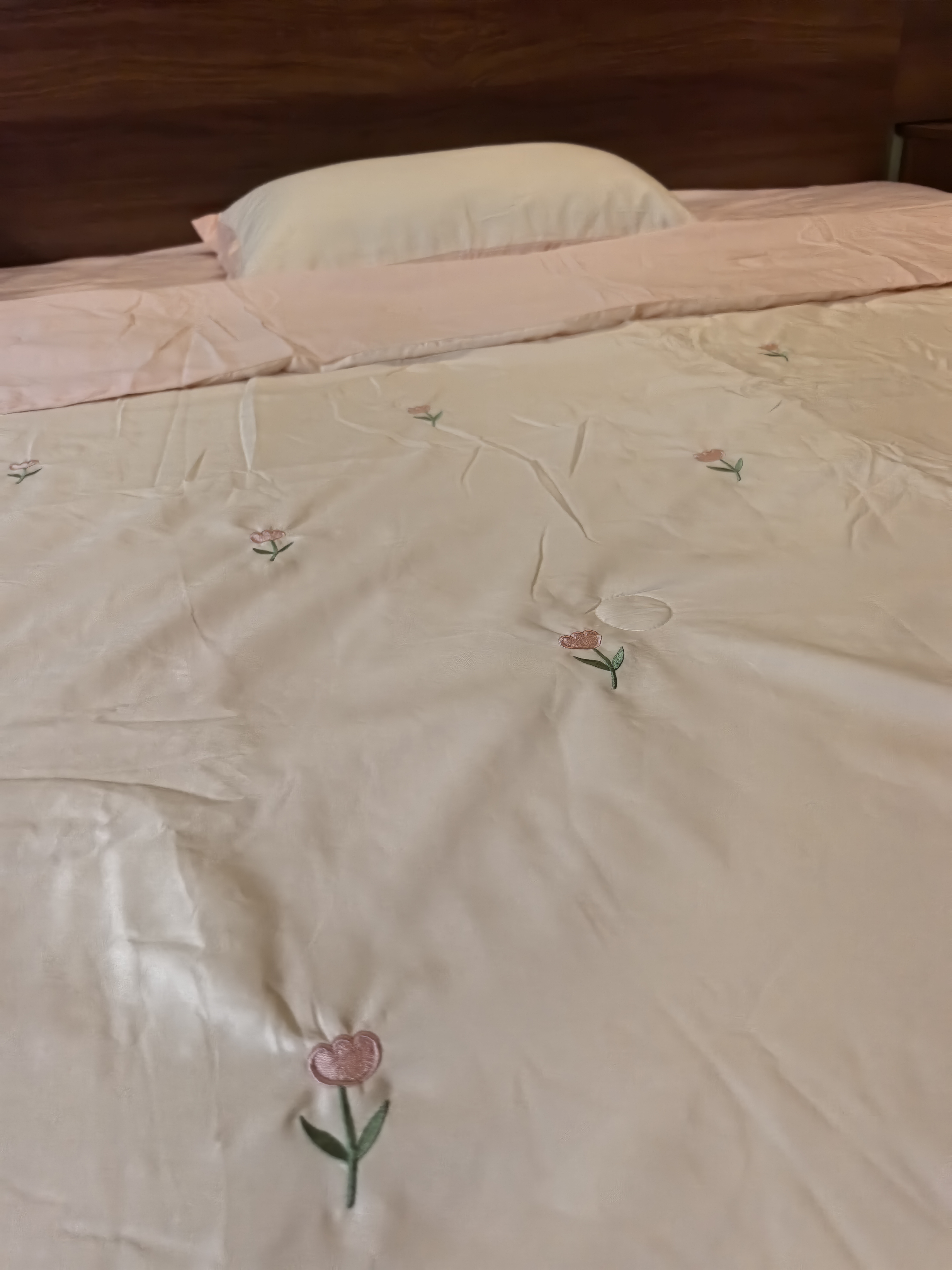 浪莎冰丝床上四件套夏季夏凉被可水洗夏被空调被夏季床单夏天双人被子 花朵-奶白粉M【丝滑裸睡】 2.0m 床单款 四件套-夏被+床单+枕套2 实拍图