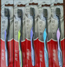 高露洁（Colgate）细毛护龈备长炭软毛成人牙刷 18支装 颜色随机 家庭装独立包装 实拍图