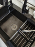 松鲸 厨房水槽大单槽台下盆手工不锈钢洗菜盆一体盆洗菜池洗碗淘菜盆 C套餐-配冷热抽拉龙头 三孔单槽-65*45cm 实拍图