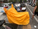 仟居佳 电动车防雨罩车罩全罩套电瓶车挡雪遮雨踏板摩托车防晒防水车罩 经典黄-M码+收纳袋 实拍图