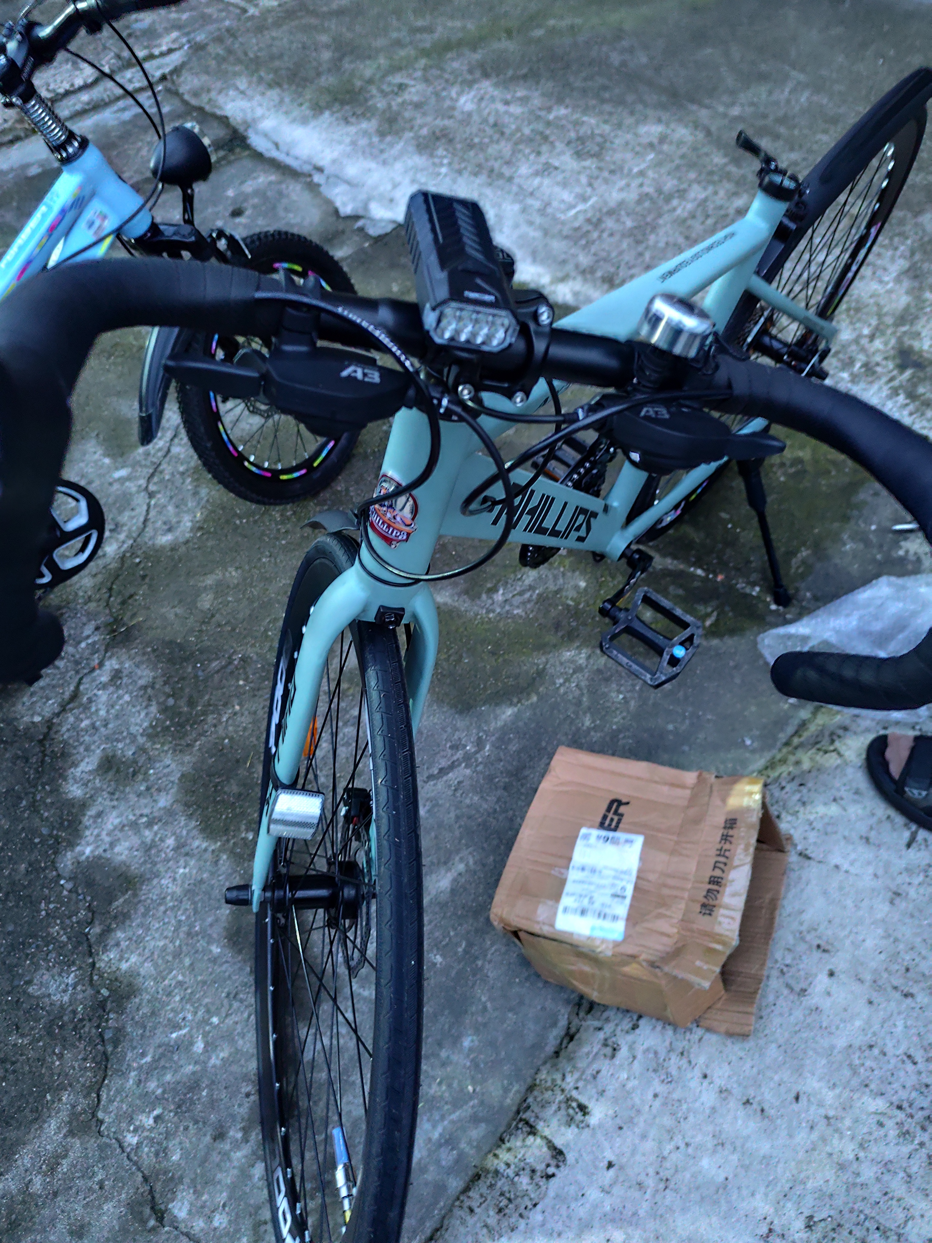 菲利普（PHILLIPS）公路车自行车直把弯把山地男女越野变速700C单车青少年竞速赛车 薄荷绿 弯把 M码【适合165-185cm】 24速 定位变速 实拍图