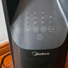 美的（Midea）【风随温变】母婴级变频轻音无叶风扇/智能感温电风扇/家用遥控落地扇/摇头定时塔扇 AMS150G-ZR 实拍图