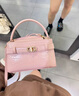 CHARLES&KEITH鳄鱼纹凯莉包手提斜挎婚包包女包生日礼物CK2-50270880-1 BLUSH浅红色 S 实拍图