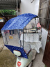 浪漫西施新款雨棚篷挡板可折叠电瓶摩托车防风挡雨防晒伸缩式遮阳伞 挡板可折叠+3秒收+免组装+蓝圆点 车把有后视镜+整体可快拆+不怕查 实拍图
