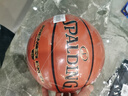 斯伯丁（SPALDING）篮球两片皮结构设计吸湿PU耐磨室内外7号标准比赛篮球 78-020Y 实拍图