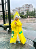 牧萌儿童雨衣带书包位男童女童女孩加长全身学生雨披 黄色恐龙 XL 实拍图