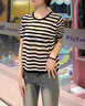 妙奕嘉短袖t恤女新款2025年t恤衫女装夏季正肩上衣宽松针织条纹女生短款 黑杏条纹露背上衣 均码 【建议125斤内】 实拍图