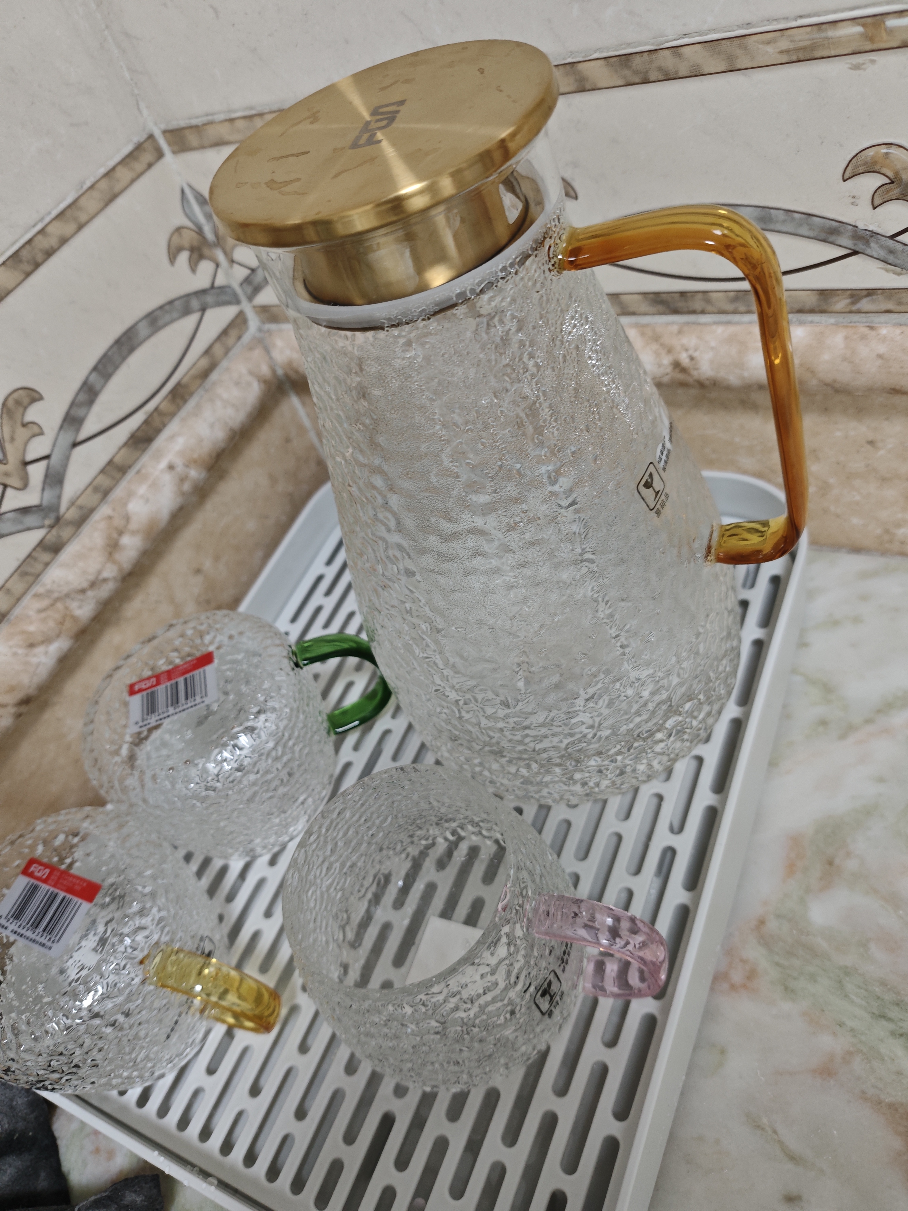 富光 玻璃冷水壶凉水壶家用耐热高温大容量泡茶壶凉白开水杯家庭套装 冷水壶2200ml+水杯4只+沥水盘 实拍图