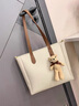 瑞诗哲轻奢包包女款2025新款牛皮单肩包托特女包品牌生日礼物送女友老婆 米白色 默认-常规礼盒款 实拍图