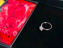 珍尚银【中国黄金】一克拉莫桑石银钻戒指女求婚520送女朋友情人节礼物 【百切莫桑石】1克拉戒指 实拍图