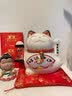 掼悦自动摇手招财猫迷你小号陶瓷摆件店铺开业送礼办公室家居摆件装饰 5寸摇手生意兴隆-财扇【配坐垫】 实拍图