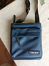 察今2025新款男包单肩包休闲斜挎包时尚竖款小包迷你手机包男防泼水潮 蓝色 实拍图