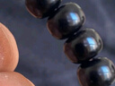 观玉 印尼椰蒂单圈手串佛珠手串链黑金原色椰蒂老型桶珠苹果圆手串 印尼老料椰蒂手串8*7mm【礼盒款 实拍图