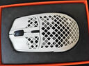 赛睿（SteelSeries）Aerox3 有线游戏鼠标 洞洞鼠镂空电竞鼠标 战队推荐FPS/无畏契约/CS2专用鼠标 轻量化59g 白色 实拍图