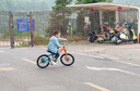 凤凰山地自行车男女变速山地车碟刹青少年儿童自行车学生单车 星际 橙蓝【单速+辐条轮】 18寸【适合120-155cm】 实拍图