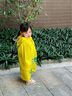 牧萌 儿童雨衣男女童带书包位宝宝幼儿园小学生雨鞋套装防水卡通雨披 活力黄恐龙 S码（建议身高80-95cm） 实拍图