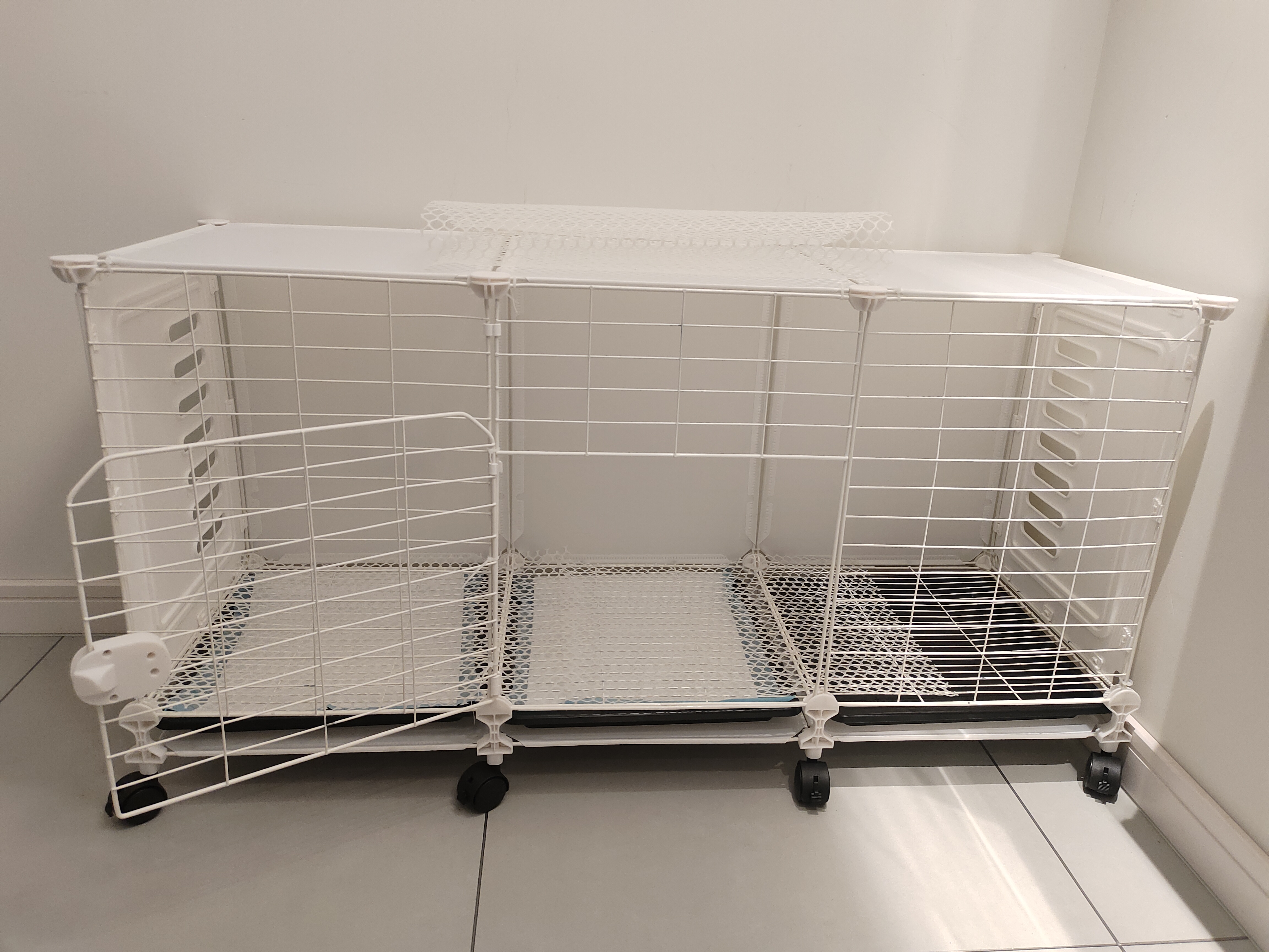 爱咪宠狗笼子小中型犬带厕所冬天家用保暖小型犬狗狗围栏泰迪比熊狗笼 三格带轮【109*37*57】可移动 基础款：脚垫+托盘+加固扣+扎带 实拍图