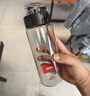 京东京造Tritan水杯加厚防摔运动水壶 夏季户外便携弹盖健身塑料杯黑600mL 实拍图