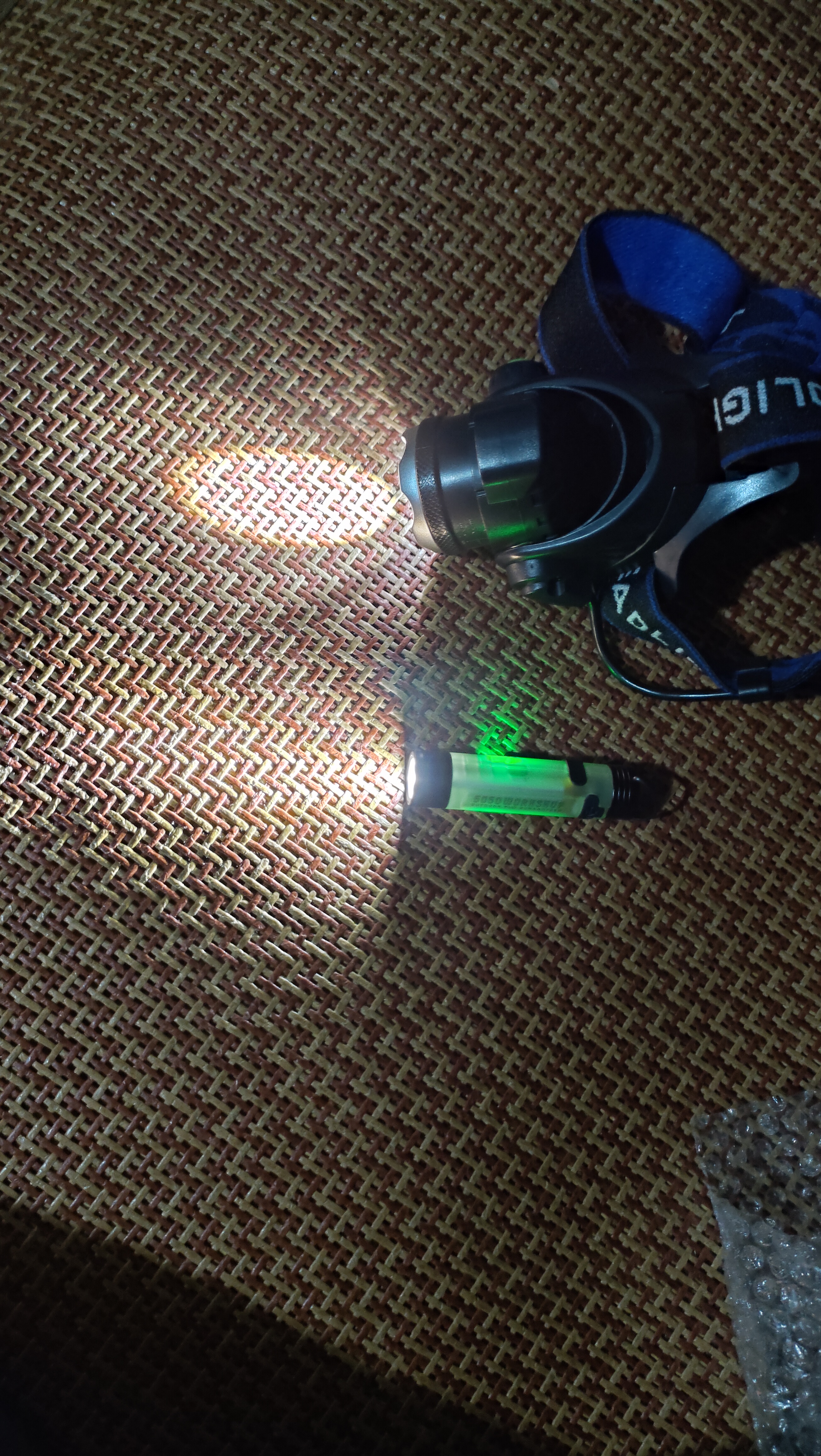 暗月 变焦感应头灯超长续航充电强光超亮远射LED户外防水蝎子夜钓鱼矿 99800W感应蓝白双光源+二电一充 实拍图