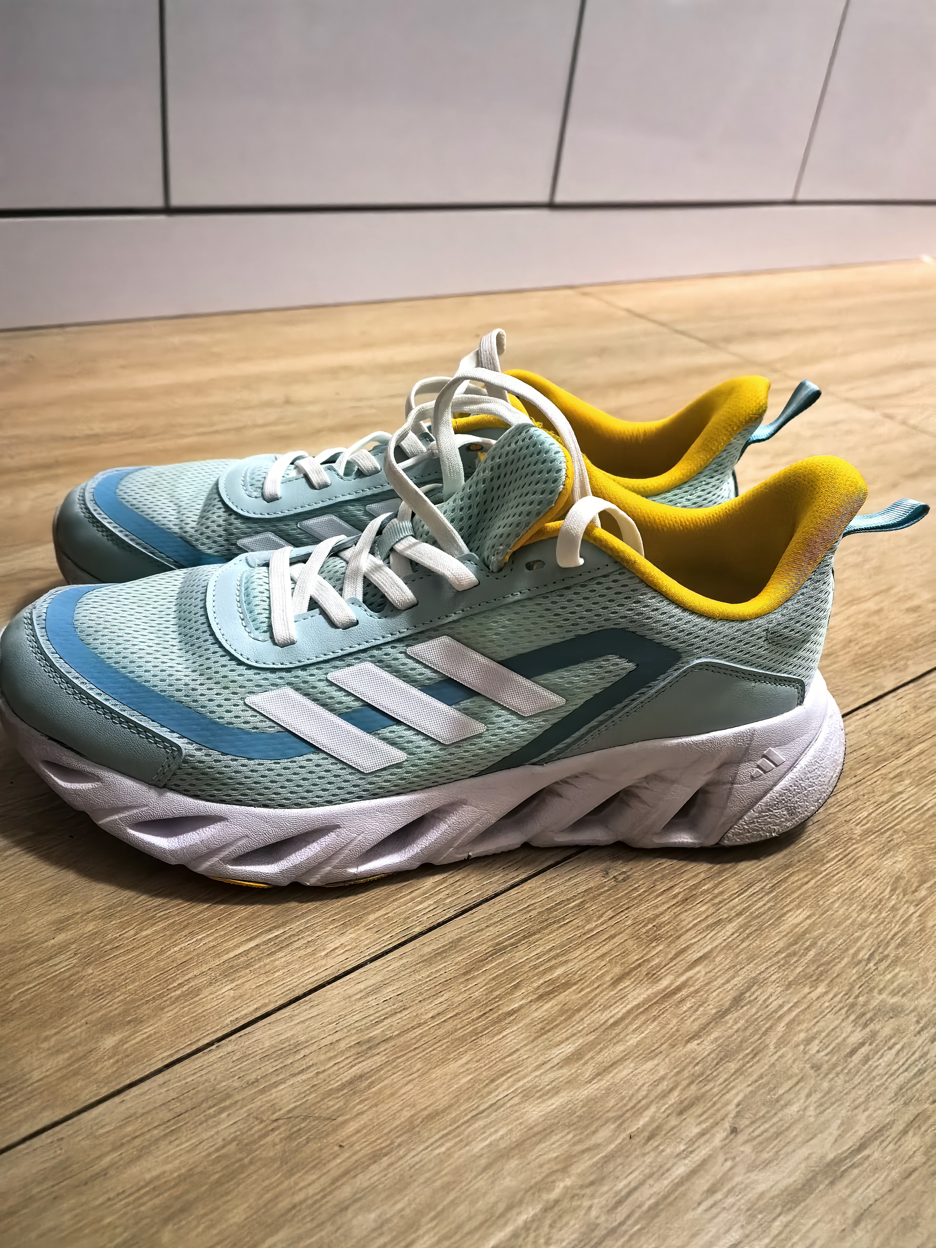 阿迪达斯（adidas）男鞋女鞋透气网面户外休闲运动跑步鞋JS0471 44  实拍图