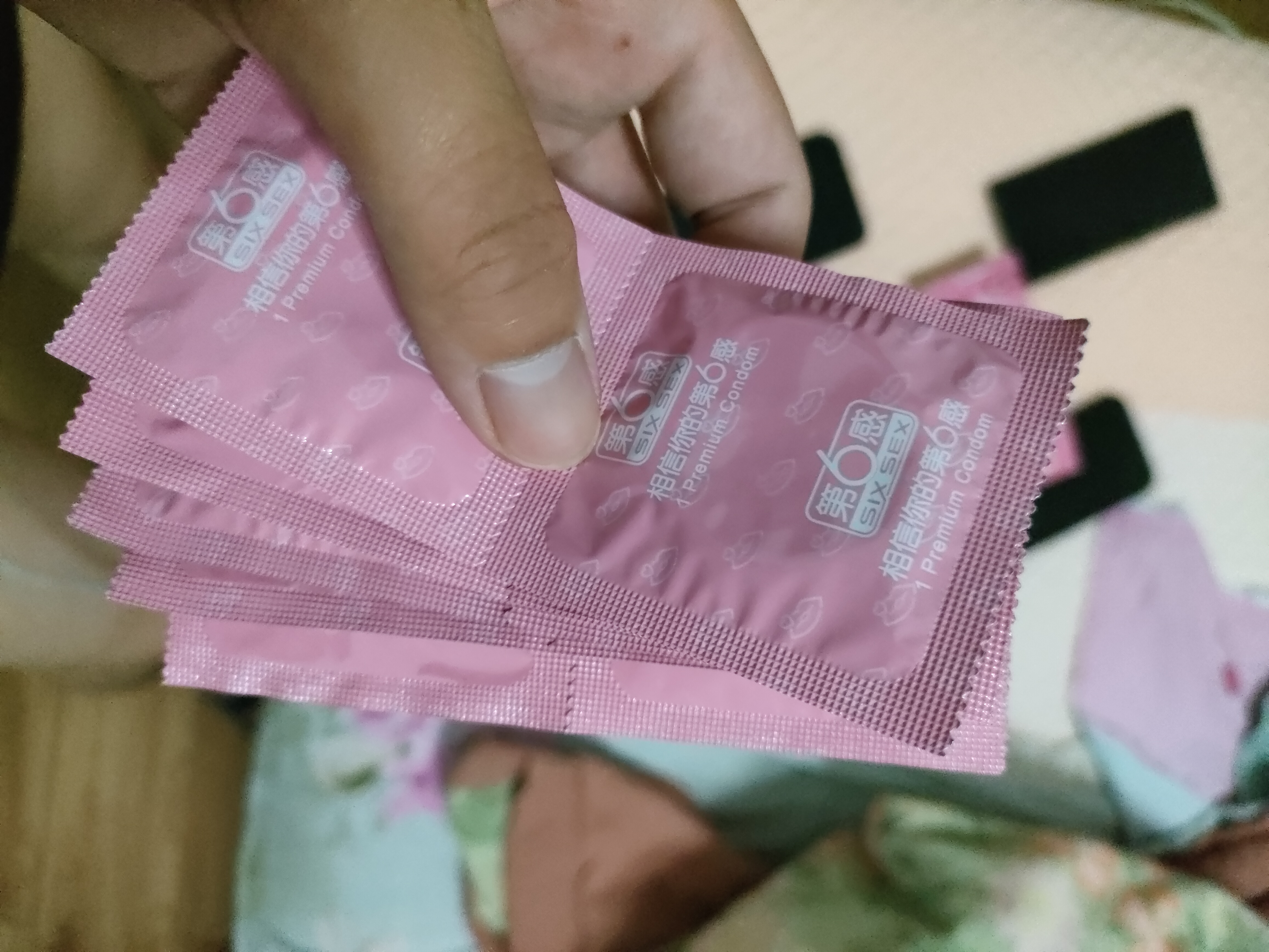 第六感口交套避孕套超薄男女人专用口交嗨口爱套套情趣手指套计生性用品 嗨口爱草莓味10只装 实拍图