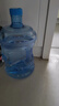 韩禾水桶纯净水桶饮水机桶大号桶装水桶食品级储水桶加厚矿泉水接水桶 7.5升PC材质（手提式拧盖）款 实拍图