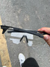 跑步骑行眼镜日夜两用护目镜自动变色自行车公路车防风专业装备女 黑框变黑灰 赠镜包镜布 实拍图