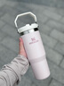 STANLEY拎拎杯 折叠吸管杯大容量男女学生便携高颜值不锈钢保温杯水杯 【热销爆款】晶粉色- 887ml 实拍图