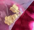 潮宏基铃兰花足金黄金吊坠花朵挂坠送女友生日礼物 小版（单吊坠） 实拍图