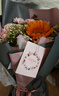 植伴康乃馨百合鲜花生日祝福探望病人母亲节鲜花速递送妈妈全国同城店 R款-11朵康乃馨加1朵向日葵 实拍图