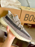 阿迪达斯Yeezy 350V2男鞋春夏椰子休闲鞋父亲节礼物FZ1267 UK9.5码44 实拍图