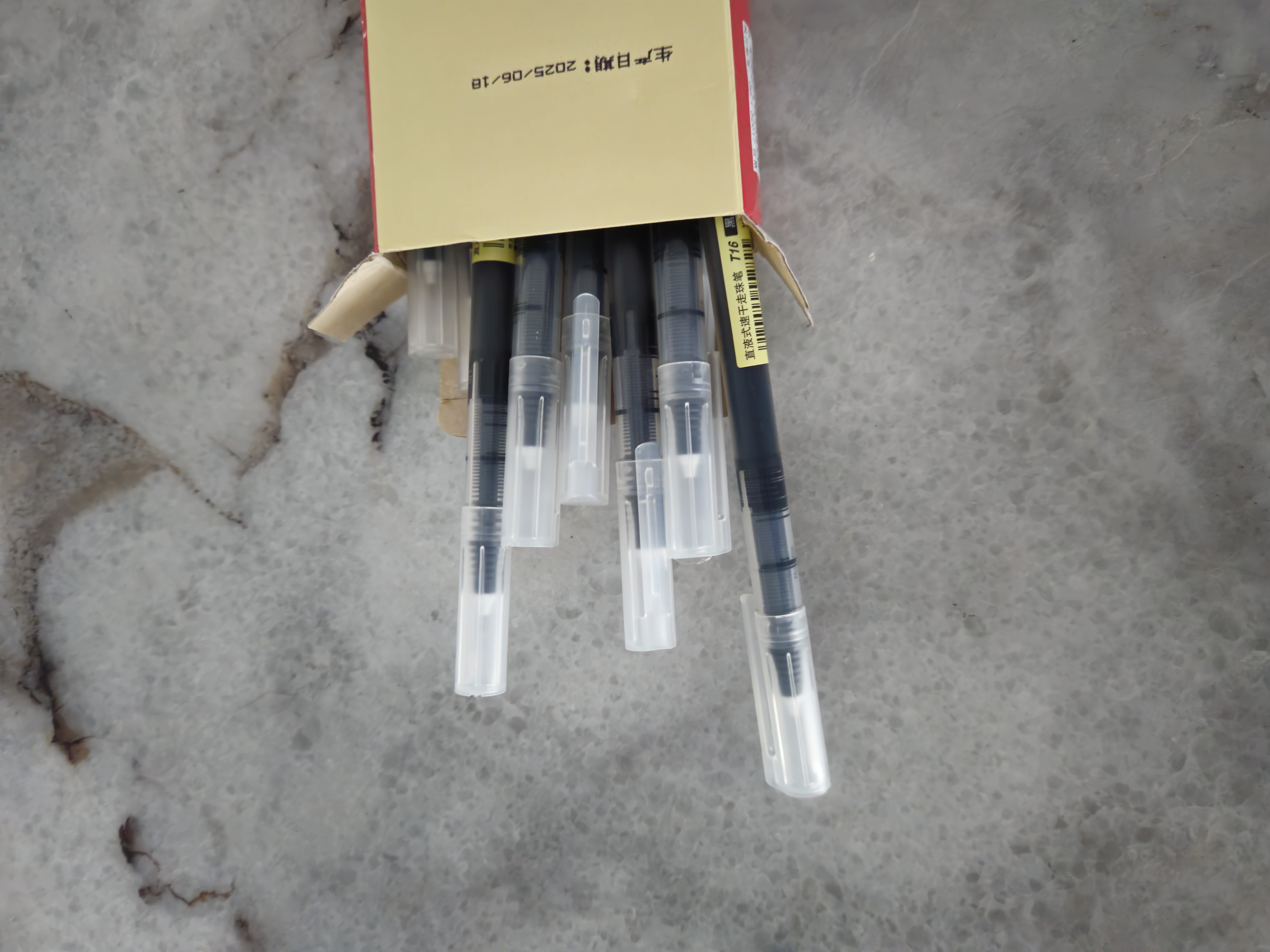 白雪（snowhite） 直液笔0.5mm中性笔学生速干签字笔水笔直液式走珠笔办公用品针管黑色T16 【针管型】0.5mm 12支黑色 实拍图