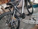 永久山地车自行车成人男女学生变速铝合金油碟公路自行车越野减震单车 摩天灰【铝架 线碟刹】减震+礼包 24寸24速【推荐145-170cm】 实拍图