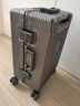 伊曼家行李箱前开盖铝框拉杆箱多功能旅行箱密码箱大容量箱登机箱皮箱包 深灰色【加厚内嵌式】 20英寸 【USB+杯架+侧挂钩】 实拍图