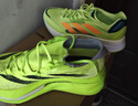 adidas ADIZERO BOSTON 10训练备赛马拉松轻盈玻纤柱跑鞋阿迪达斯   浅黄绿色/活力橙/墨蓝色   40.5 实拍图